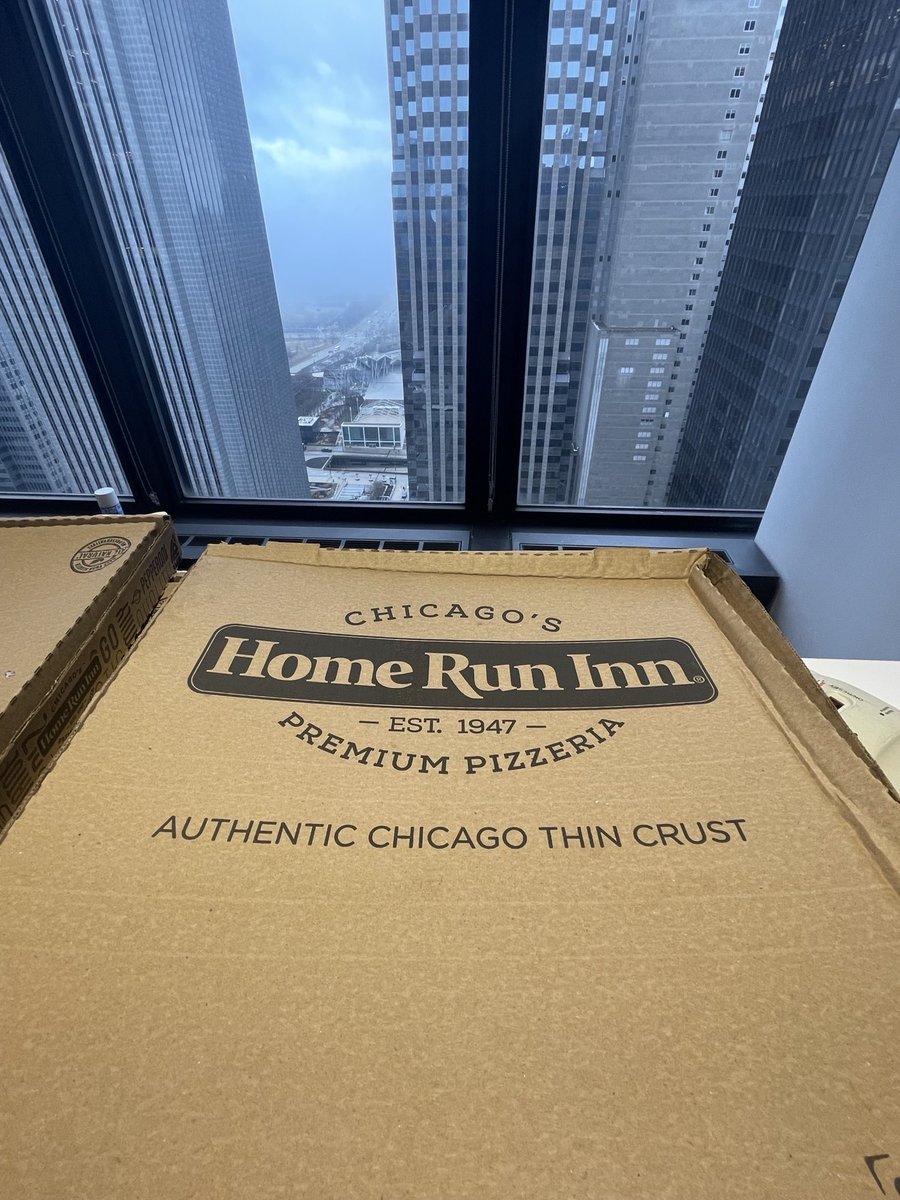 1035KISSFM's tweet photo. Happy National Pizza Day 🍕
🍕 @HomeRunInn 🍕
#kissfm #pizza #nationalpizzaday #homeruninn https://t.co/2b9CteonqV