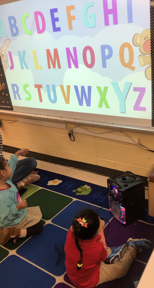 Msdanyelld's tweet photo. We started our Thursday with some ABC karaoke! #RBBisBIA @rbpsEAGLES @RedBankPreK https://t.co/uXFbm8yCaE