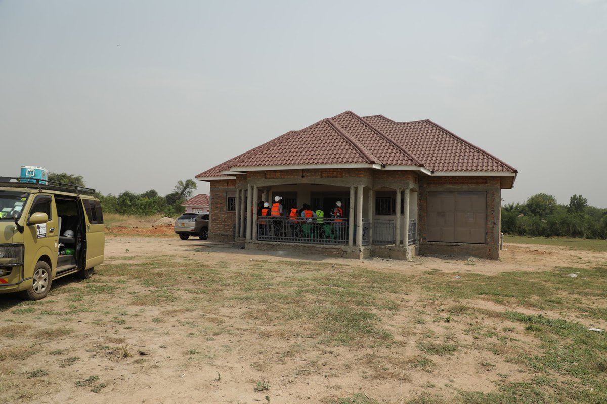 GardKayz's tweet photo. A former chairperson LC5 in Buliisa accepted to be compensated and wants this to be an example for the rest of the communities affected by the Tilenga Oil project.
"Let us be the lead examples to promote this industry", Mr. Agaba Simon advises fellow leaders.
#UCMPVisit https://t.co/uczvI4HMjr