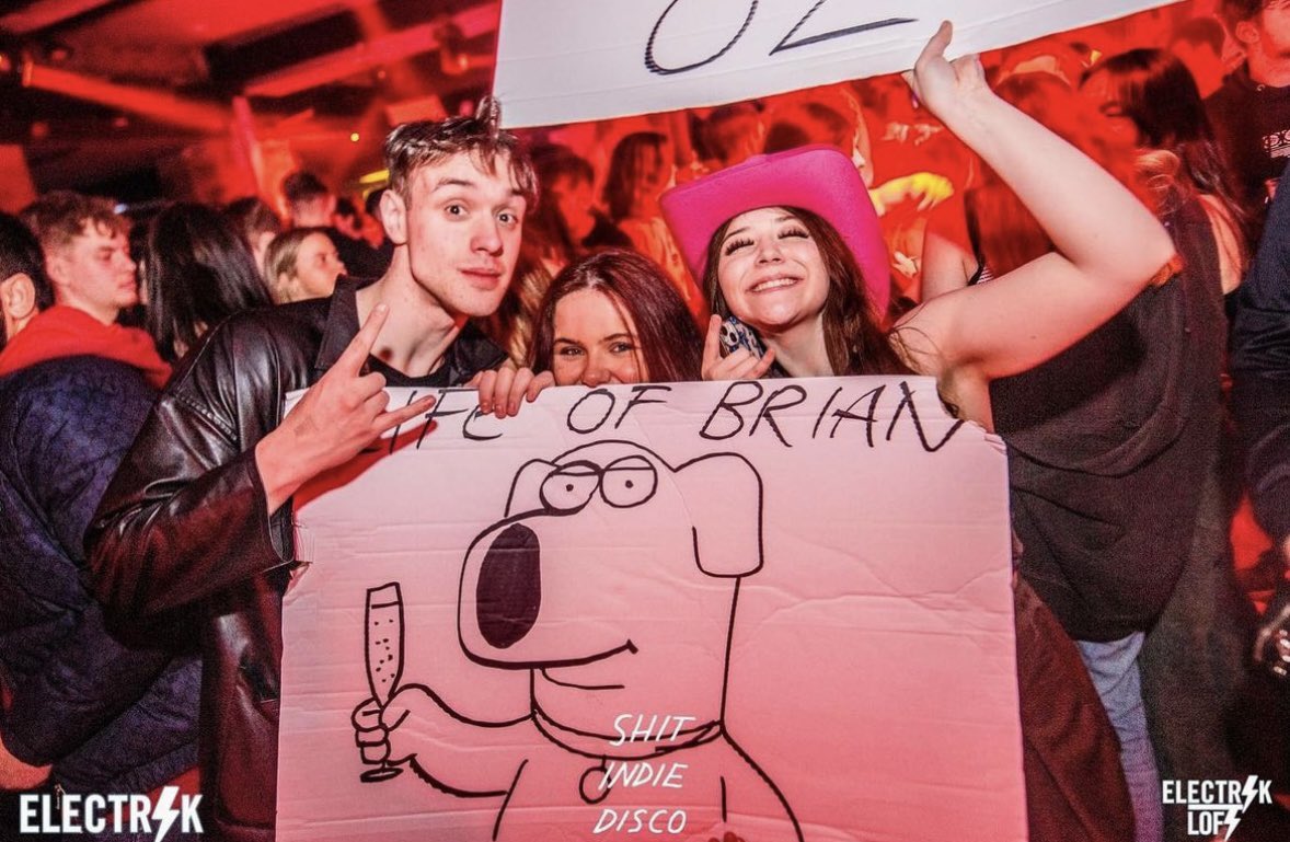 Shitindiedisco's tweet photo. what a night last week! back tonight at @electrikclub with all 5 floors open 🔥🔥🔥 PLUS free pizza for the first 100 people through the door 🍕 https://t.co/TkhmPwNVLM