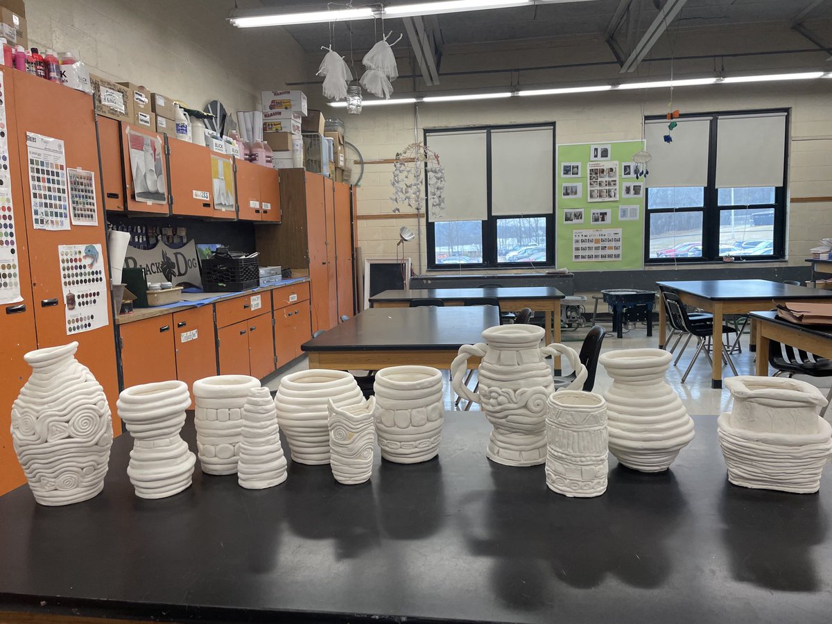 Alll the coil pots survived the bisque firing! I’m so excited for the glaze!