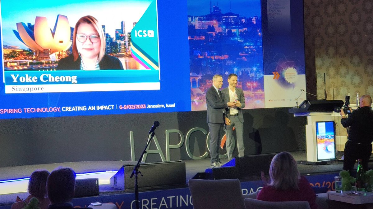 Congrats to the winner of the 2022 IAPCO Driving Excellence Hero Award announced at #IAPCO2023 - Yoke Cheong of International Conference Services.

Receiving the award on Yoke's behalf is ICS's Chairman and Partner, Mathias Posch.

#eventprofs #meetingprofs #meetingsandevents