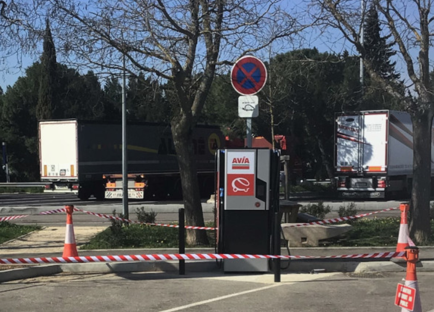 AVIA begins to deploy real HPC stations in France
⚡⚡⚡
8 x CCS 180kW, terminals Ingeteam
🚩A71, between Orléans and Bourges

it changes from their old EVBox terminals
<a href="/electricfelix/">Felix Hamer • electricfelix</a>