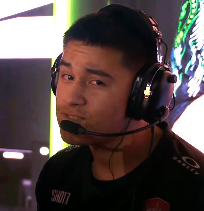 KianaRawrz's tweet photo. Shotzzy when he saw Dan Ghosty win the Challengers event https://t.co/WoasOZjOb9