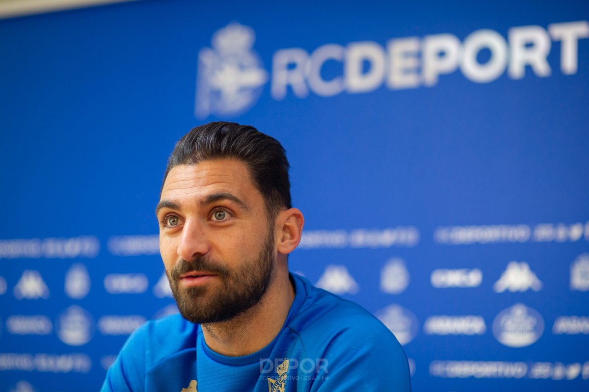 RCDeportivo's tweet photo. #OSNOSOS | 📺 Esta é a rolda de prensa de presentación de Arturo, esta mañá, na sala de prensa da Cidade Deportiva de Abegondo https://t.co/uaquiZJTPd https://t.co/nymZP4QyRL