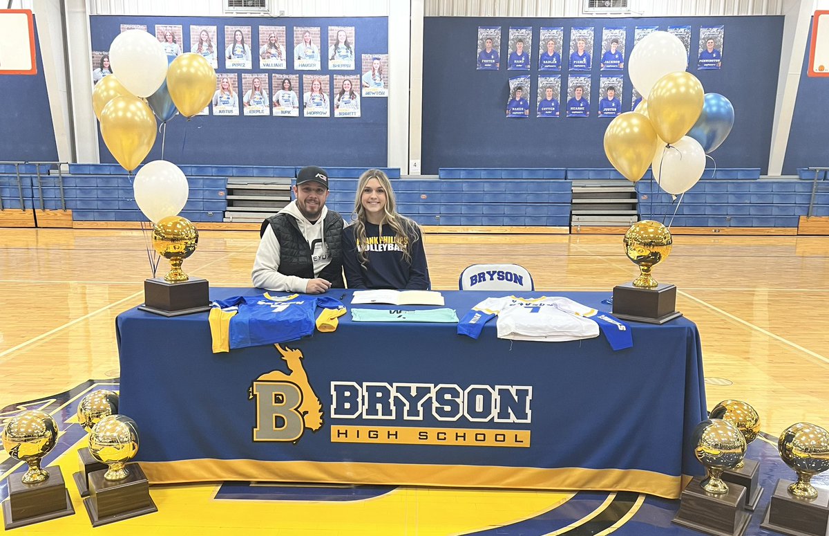 Congratulations to Riley Valliant on signing her national letter of intent to continue her education and volleyball career at Frank Phillips College. #WFE18National #ACE