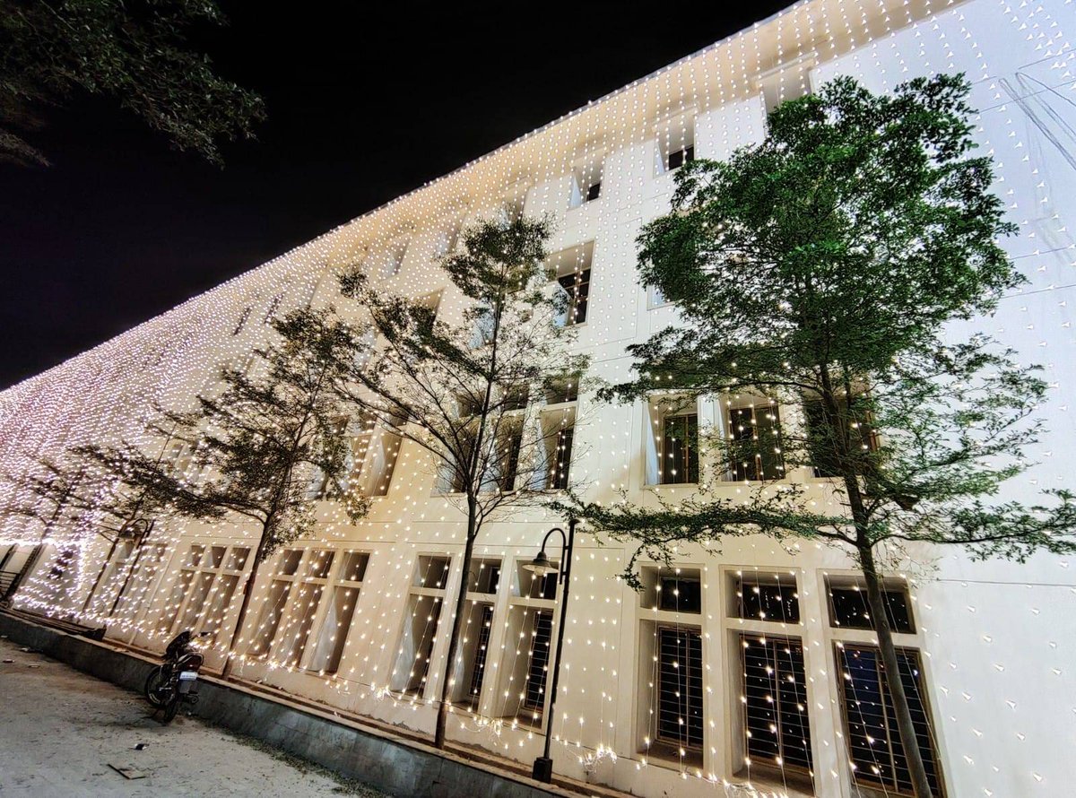 KIMSBBSR's tweet photo. #KIMSBBSR Administrative & Academic buildings adorn a new look during the KIIT Silver Karnival.
#KIITat25
#SoiltoSilver
#FunForward https://t.co/JL79eALfMu