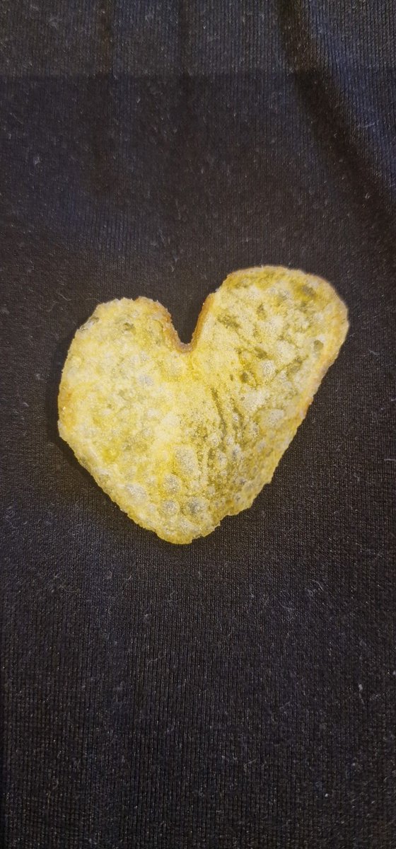 KimWeafer's tweet photo. @walkers_crisps #LoveFromWalkers 🤞🏻🤞🏻🤞🏻 https://t.co/0vBnY8Yq13