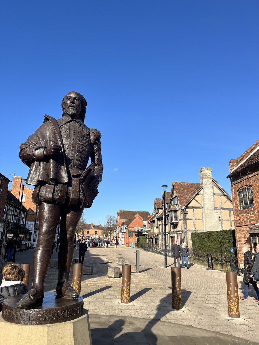 Beccaanstey's tweet photo. Lovely day for a trip to Shakespeare’s gaff with year 11, 12 &amp; 13! #RSC https://t.co/9lN0KsNdfj