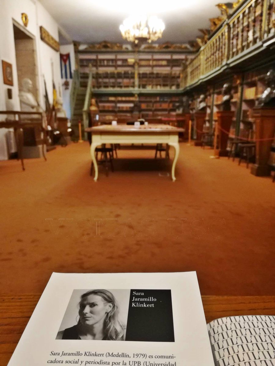 visitasUSC's tweet photo. 📕La #BibliotecaAmérica en Santiago de Compostela inspira y Sara Jaramillo Klinkert lo sabe.
📕Desde esta semana la biblioteca cuenta con una donación más, el libro: #DondecantanLasBallenas de @sarimillo
¡Felices!
¡Gracias por venir, Sara!
#visitasUSC #Fonsecavive
📸JMA https://t.co/8NIiFqykgh