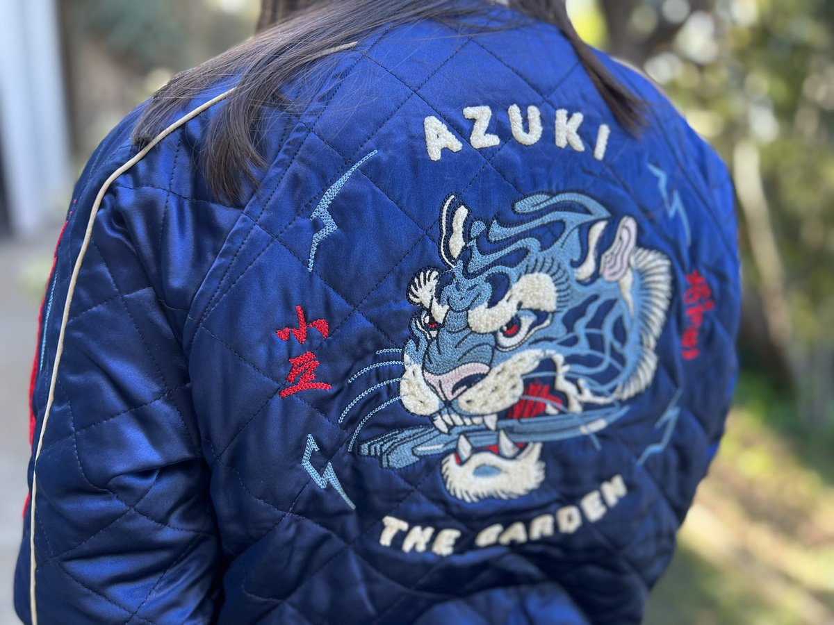 Sooooo happy 😄🥰😍 Got my <a href="/AzukiOfficial/">Azuki</a> jacket today. 

The tiger has special meaning for me: My mom is a 🐅, my youngest daughter is a 🐅 and I am, too. It feels extra special to be wearing a jacket with so much personal meaning in addition to being part of the awesome ⛩️ IKZ!