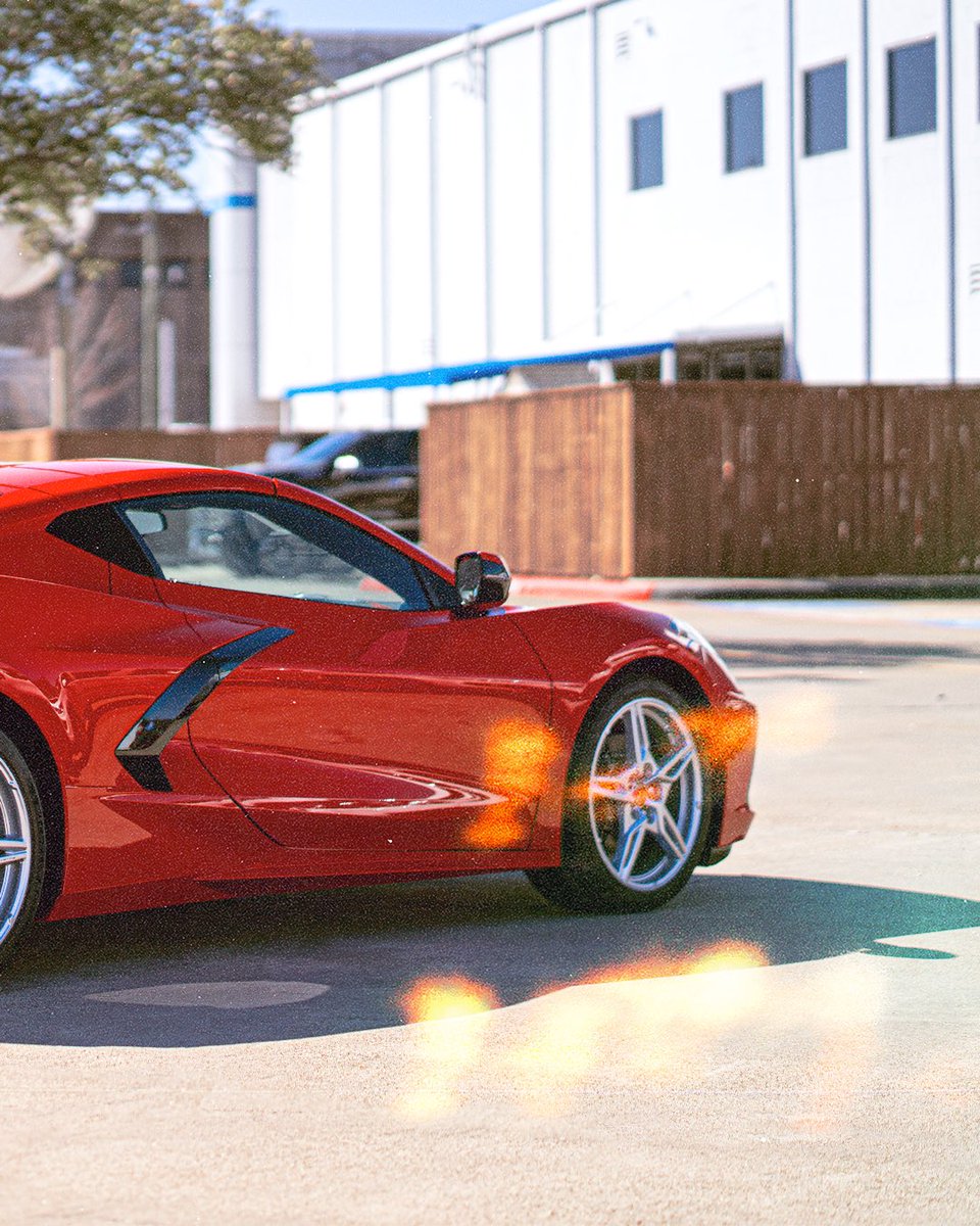 Which view is better, front or back? 🚗👀 #corvette 

#corvettelifestyle #chevrolet #houstoncars #houstoncarscene #thursdaythoughts