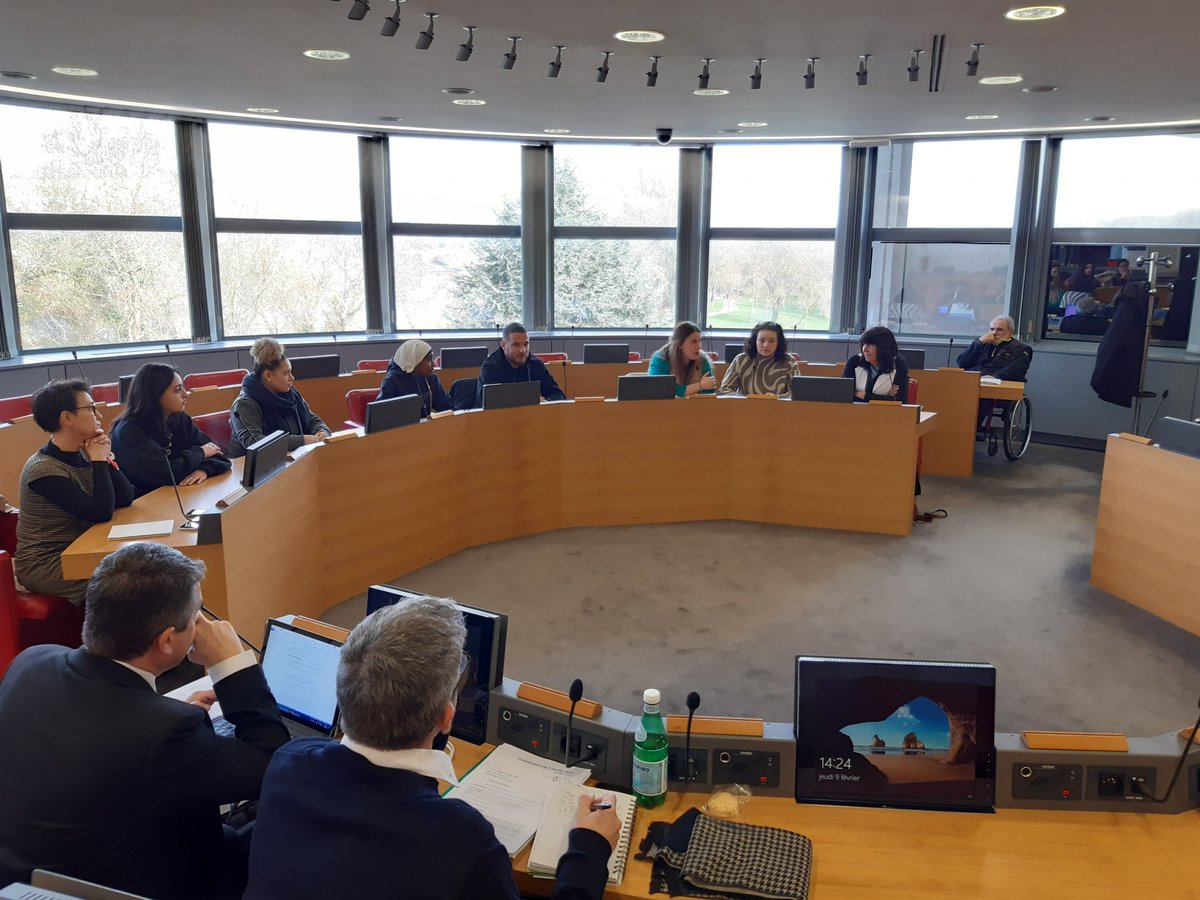 ceserPDL's tweet photo. 🧵Parcours scolaire interrompu : la commission Education Formation du @ceserPDL auditionne aujourd'hui des jeunes de l'@E2CNantes et du DAEU @univUALMU. Des échanges passionnants, merci à elles 🙏 https://t.co/9gWiccj5iL