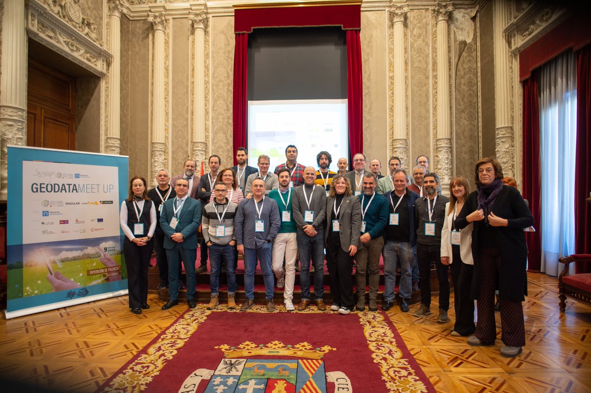 YoungForesters's tweet image. 👏🏻 Muchas gracias a todos los participantes 👏🏻 
📸 Ya podéis ver todas las fotos del evento en nuestro flickr: flickr.com/photos/1474513…

#GeoData #MeetUp  @diputacionPalen @SNGULAR @PC_UVa @sngular  @FCesefor
 #DataForest #ForestData