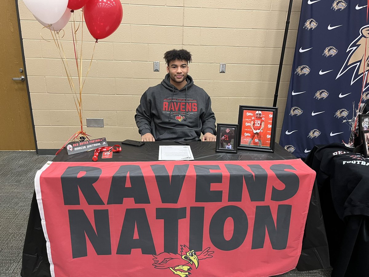 BVille_West_FB's tweet photo. Congrats to our 5 signees.  And our 6th that signed in December! #FAST
@bradenjjones 
@MarcusWhitmor14 
@jbux29 
@T1_Willbanks 
@CarsonMorgan17 
@__nickbell https://t.co/vRuTWmUi8P