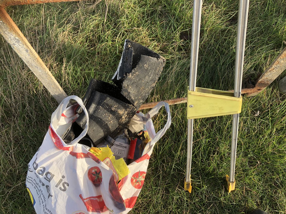 Dave_Dixon1's tweet photo. Bright but with a cold NE 💨 today at #marsdenbay @nationaltrust a bit to early for the tide so picked #manhavenbay which is always accessible took 4.05kg away lots of small stuff #plasticpollution #monofilament #rubber and part of a 🛞 it’s looking better here #lovewhereyoulive https://t.co/OF8f0zolpv