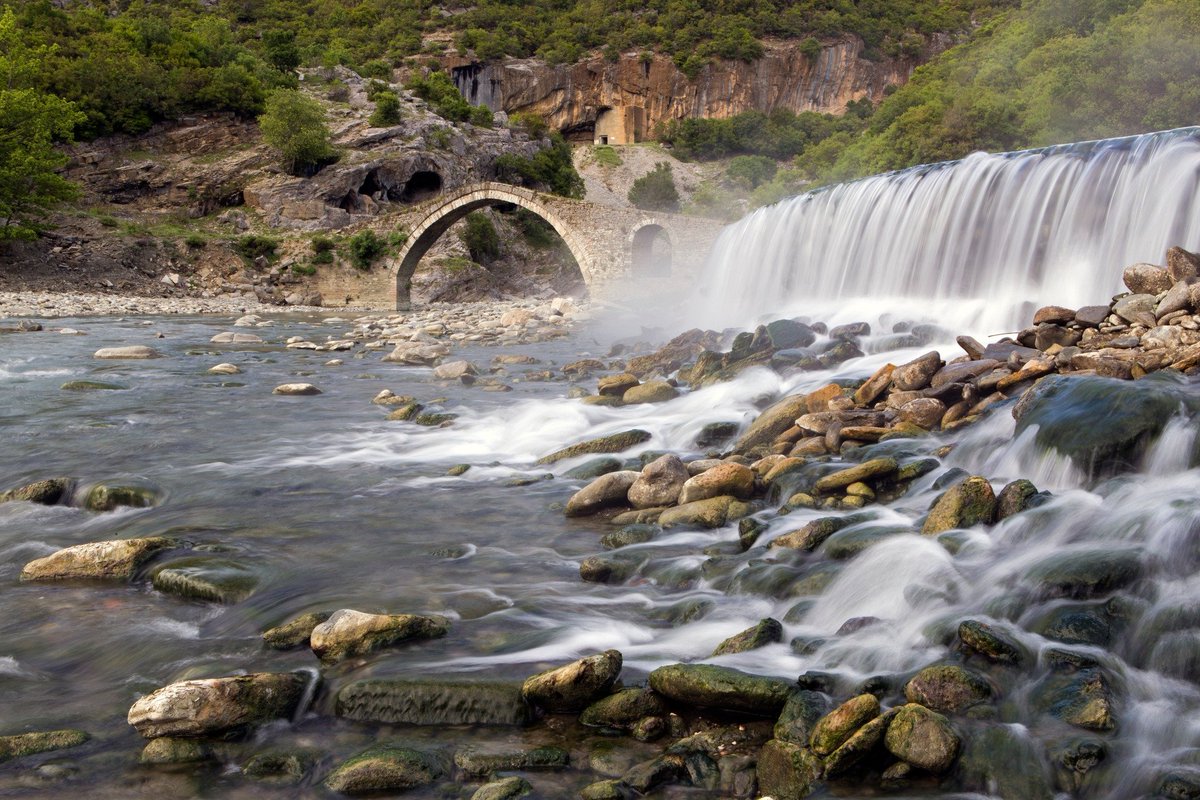 Bënja Thermal Baths in Përmet a curative nature and fantastic landscape🥰

#permet #tourism #albanian #visitalbania #visitgjirokastra #visitpermet