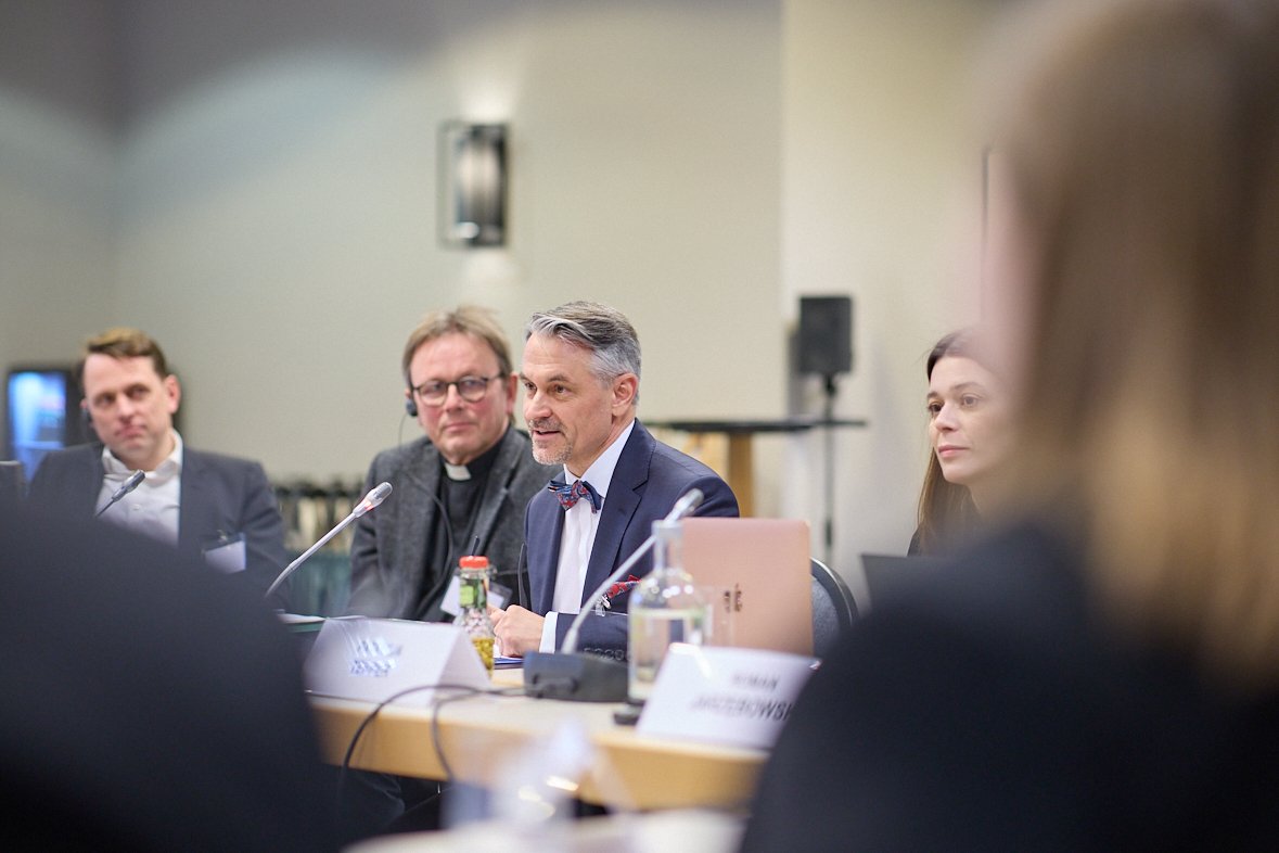 pnwm_dpjw's tweet photo. Margit #Gottstein, Sekretarz Stanu w niemiecki Federalnym Ministerstwie ds. Rodziny, Seniorów, Kobiet i Młodzieży. #RadaPNWM decyduje o budżecie i rocznym planie organizacji na rok 2023. Dziękujemy bardzo i do zobaczenia następnym razem! https://t.co/EG7VE9INPy