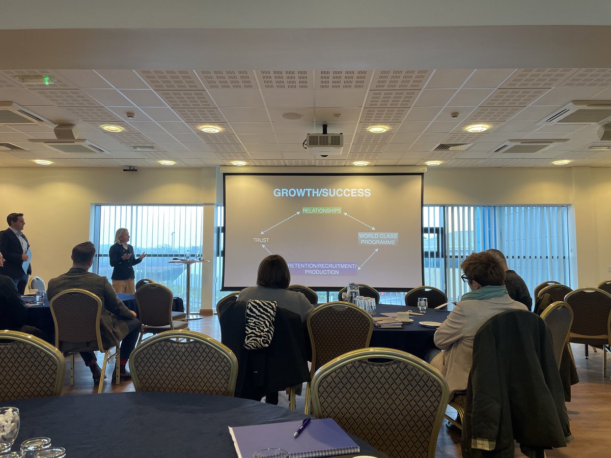 SarahKudos's tweet photo. Inspiring talk from ⁦@SusieAppleby⁩ ⁦@ExeterChiefs⁩ this morning and interesting to get her insight on leading leaders ☀️ https://t.co/jVdDYIhIQ7