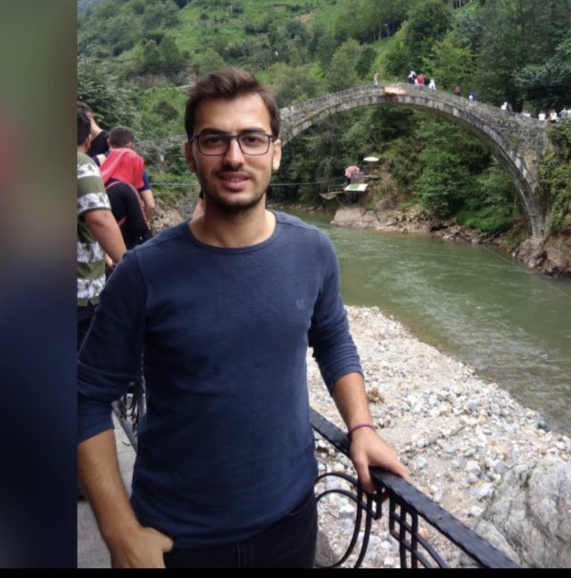 Kuzenim Emre Bulat #kırçuval #kırçuvalotel de! Saat 17:00 de 3 kişinin kalp atışı alındı. Ama ekipman yetersiz , elle kazıyorlar !! Lütfen destek verin. 1 geceyi daha orada geçirmesinler ! 3 saattir ulaşılamadı bulundukları yere. Acil 🚨 <a href="/ahbap/">Ahbap</a> <a href="/DepremDairesi/">AFAD Deprem</a> <a href="/AFADBaskanlik/">AFAD</a>