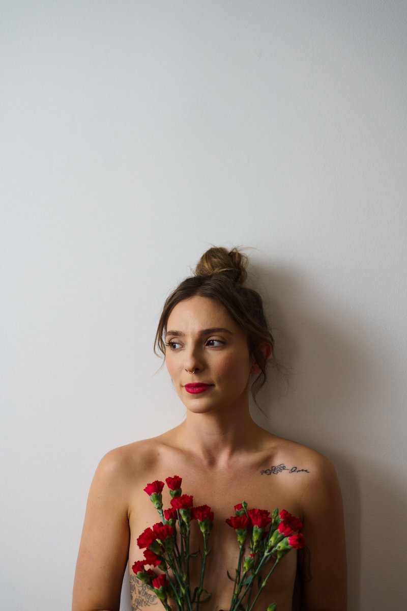cosmicvika's tweet photo. Ladies… Find the perfect lipstick for you and let yourself shine ✨ Take photos naked. Be free. One day you’ll be old and grey and love looking back. There’s nothing like it. https://t.co/ClvhVVmyqH
