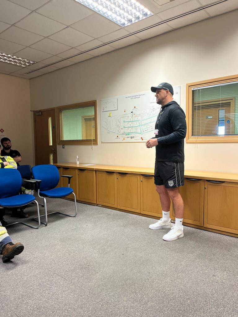 danscully8's tweet photo. Brilliant day in Hull delivering 3 @stateofmindsprt MH awareness sessions for Triton power at the Saltend power station with @veeno64 . Thanks to Gavin Firth for looking after us all day👌🏻 #mhmatters https://t.co/tYYzKEKXsT