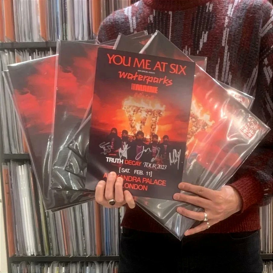 flashbacklondon's tweet photo. Attention all You Me At Six fans! Get an exclusive You Me At Six signed poster with every purchase of their new album "Truth Decay" this Saturday at our Crouch End shop! A true collector's item for fans.
#YouMeAtSix #YouMeAtSixFlashback #ExclusivePoster #NewAlbum #CrouchEnd https://t.co/mic3KHM0Fu