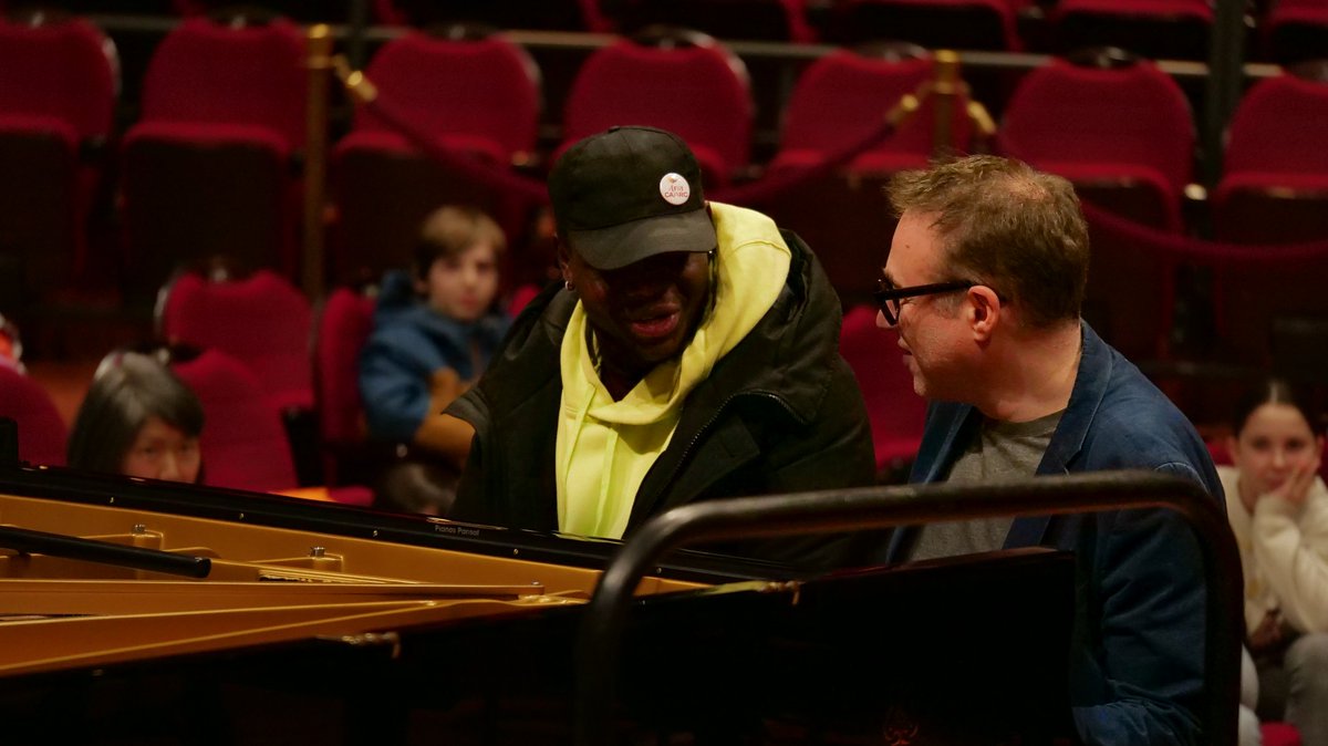 [MÉCÉNAT SOLIDAIRE]📸 <a href="/JFZygel/">Jean-François Zygel</a> a animé une médiation pour Aïda avec 75 jeunes <a href="/topophone_/">Topophone / Ellipse Festival</a>, <a href="/Classemusique31/">Classe musique des Ponts-Jumeaux</a> avant d'assister à son concert avec l'<a href="/ONCT_Toulouse/">Orchestre national du Capitole</a> 🎶💬 Échanges, pédagogie, improvisations à 4 mains : un vrai moment de bonheur pour tous ! MERCI à lui et aux jeunes👏