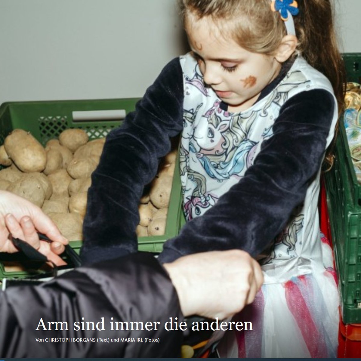 pkrohn1's tweet image. Gestern und heute habe ich viel mit einer starken Recherche von @CBorgans und Maria Irl zu tun gehabt, die ab heute Abend als Menschen&amp;amp;Wirtschaft @faznet zu lesen sein wird. Und wie so oft: Print oder Online (wo es die Langfassung der Reportage zu lesen gibt)? #Fotografenloben