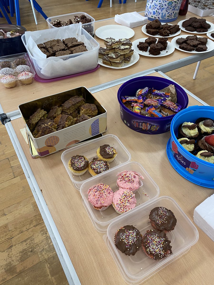 CroftonSLC's tweet photo. A huge well done to the yr11 Prefect Team who hosted a very successful bake sale today. Thank you to everyone who donated items, there were some fantastic treats on display! We raised £195.06 in aid of @CHSurgeryFund. #WeAreCrofton #Kindness #StudentLeaders #Charity https://t.co/vqLl0APkmi