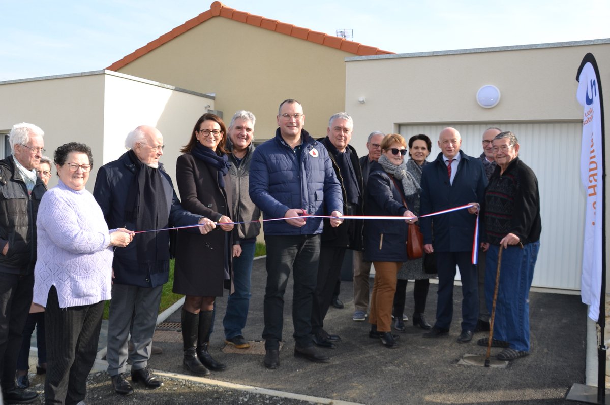 Inauguration de 4 logements locatifs dans le nouveau lotissement du Bois Chantemerle, au Puy-Saint-Bonnet, commune associée de Cholet.
Notre offre locative sur la commune atteint 81 logements, fruits d'un partenariat de longue date.