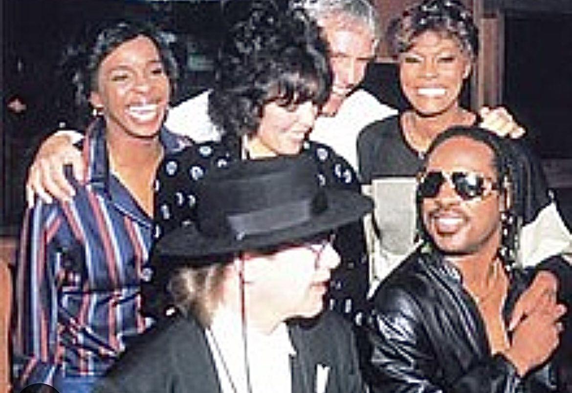 Heaven gained another Music Legend. R.I.P. Burt. 🙏🏻🎼🕊🎹. 

A beautiful one, A Classic, That’s What Friends Are For❤️

youtu.be/HyTpu6BmE88