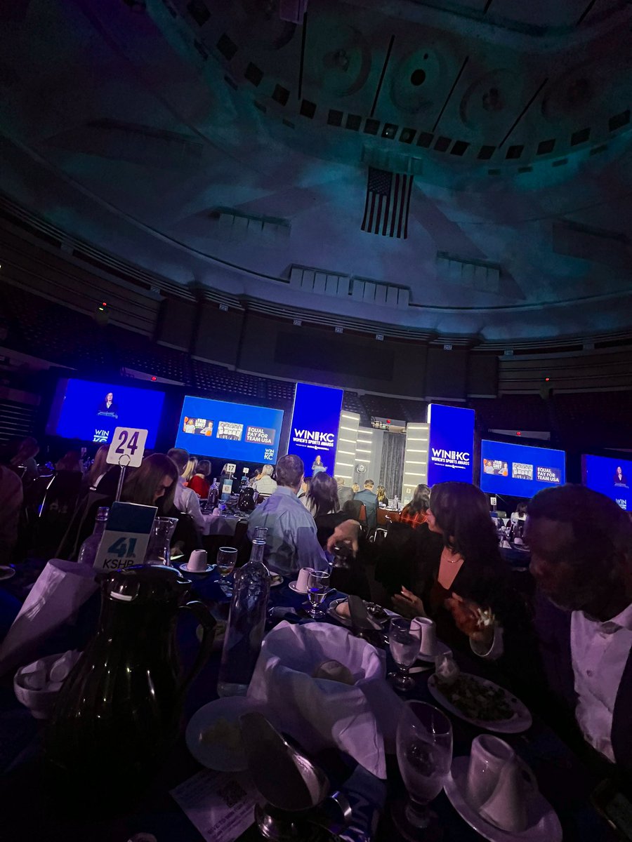 HayleyLewis_'s tweet photo. WIN for KC women in sports awards🏆 
Love this Kansas City community of women❤️ #womeninsports #winforKC https://t.co/4Vx9nRP4HR