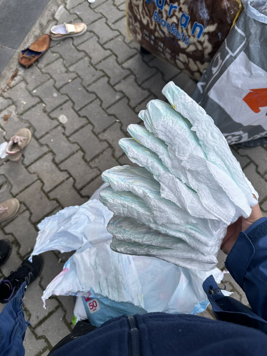 gencagtr's tweet photo. Diyarbakır Koşuyolu Parkı’nda depremzedelerimize 500 kişilik yemek ulaştırdık. #deprem #gençkonfed #diyarbakır #gençağ @msercanoge https://t.co/n5vizZzSLs