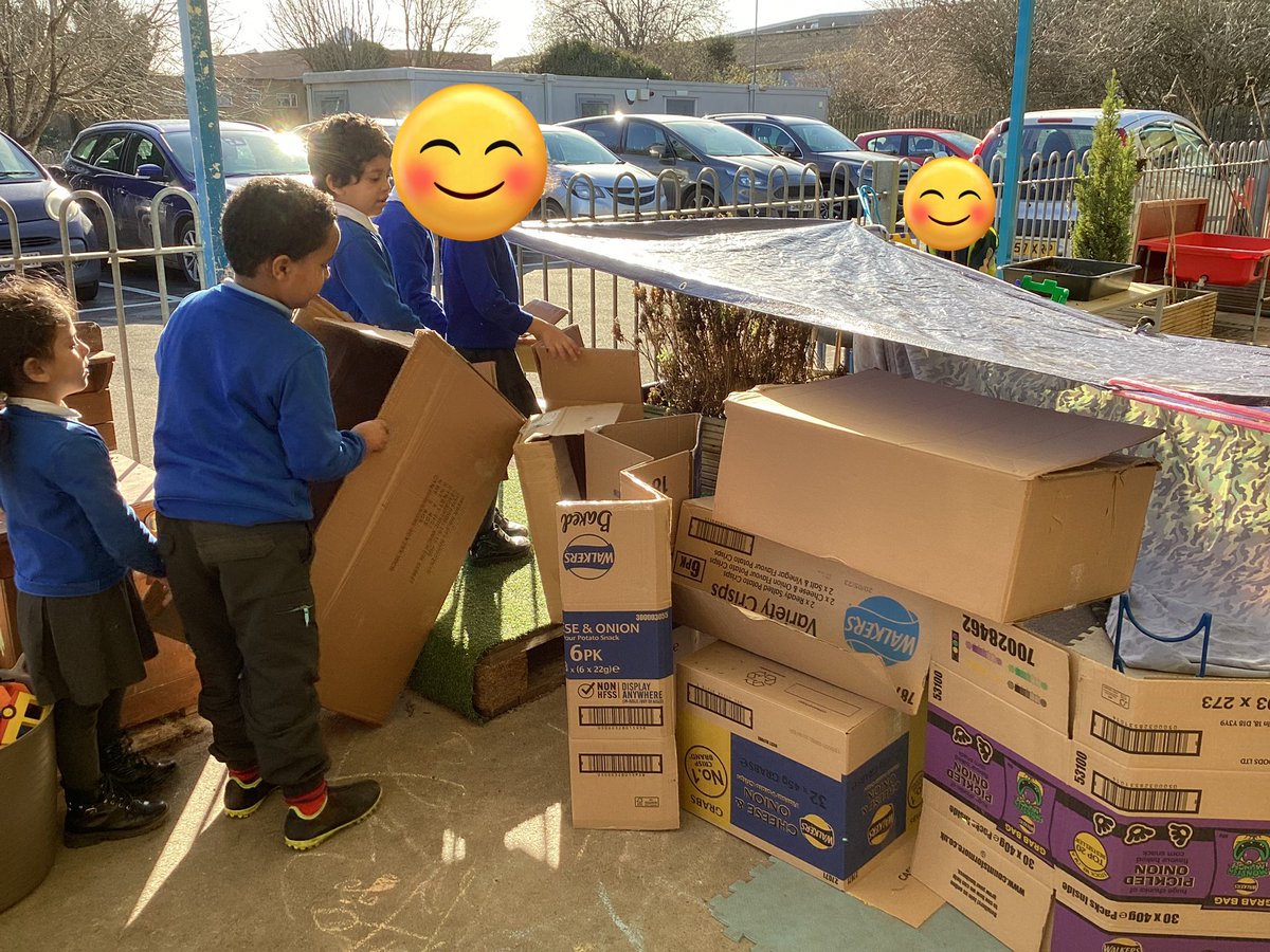 Reception worked hard today to build a house for one of the three little pigs as part of our STEM enquiry. The used different materials to find out what they needed to make a house and worked as a team to figure out how to put it together. Dai Iawn! <a href="/MrsThomasSMTV/">MrsThomasSMTV</a> @SMTVCardiff