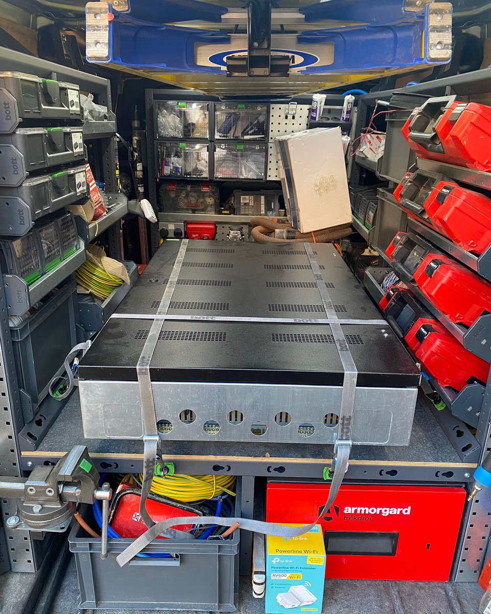 Strapped in and secure! 🔒💪🏼 #vanracking #racking #vanstorage #vanshelving #tools #toolbox #toolstorage #festool #systainer3 #trade #vangoals #vanlife #onthetools #ford #transitcustom #throwbackthursday #tbt #thursdaythoughts #bottmodulo3 #selffit #bottsmartvan #worksmartbott