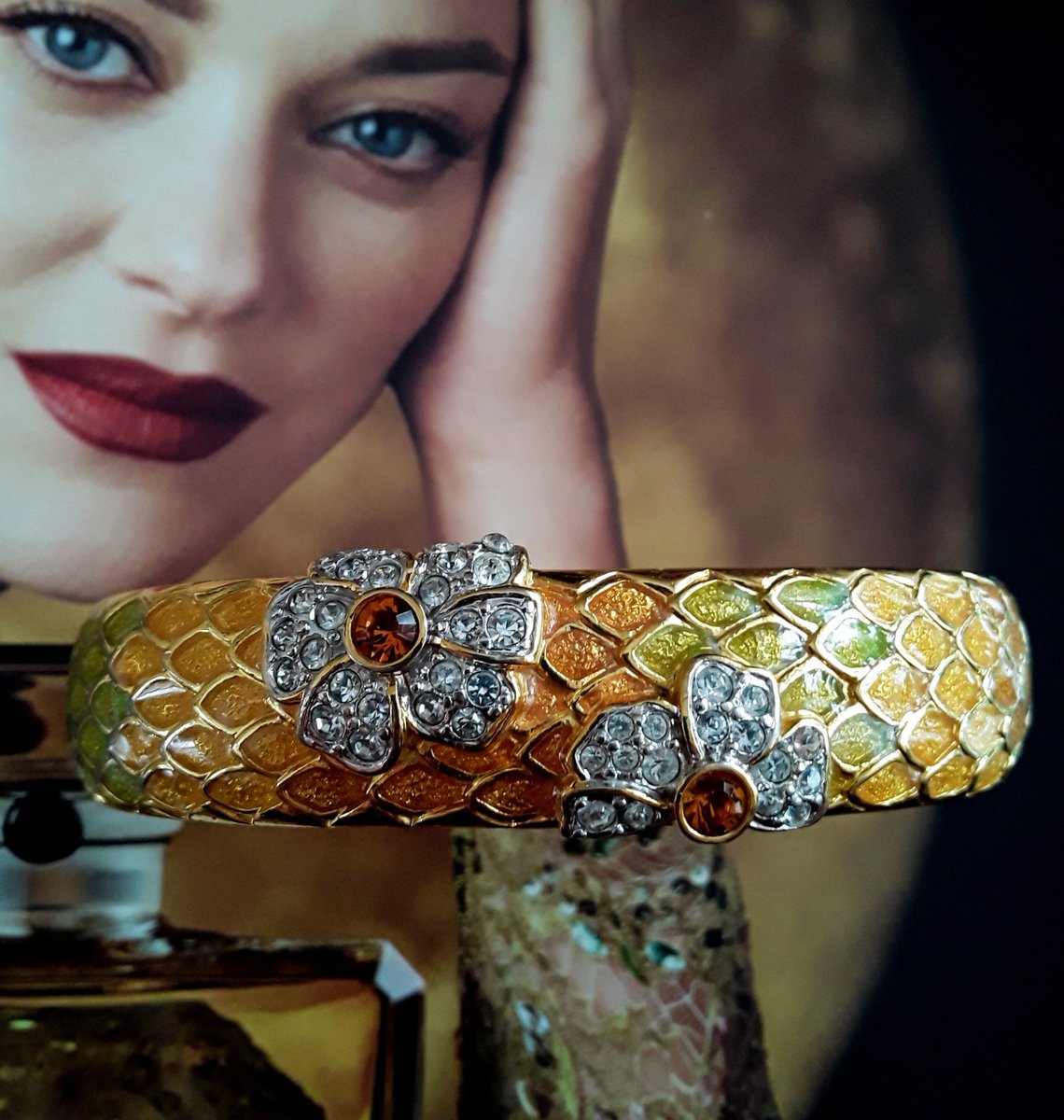 renaissancefai's tweet photo. NOLAN MILLER Snake Scale Hinged Bracelet, Enamel, Warm Colors, Rhinestone Flowers, Vintage https://t.co/rFjhEnfNr2 #yellow #orange #women #glass #hingedbangle #nolanmiller #goldtonegoldplate #fishsnakescales #enamel https://t.co/aE74jxnWSk