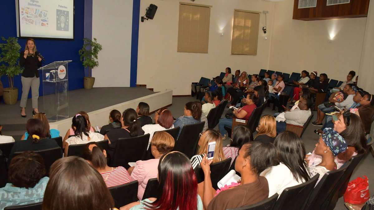 OnapiRD's tweet photo. ONAPI, ofreció una Conferencia sobre signos distintivos, impartida por Michelle Guzmán, Directora de ese departamento.
Dicha charla se originó en un encuentro organizado entre @SuperateRDO y ONAPI.
#ONAPI
#SUPERATE
#PropiedadIndustrial
#SignosDistintivos
#EstoesCambio https://t.co/dGVI2hob95