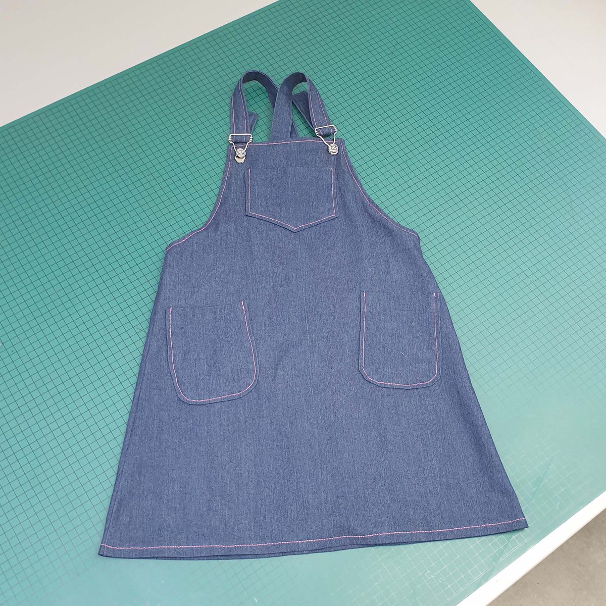 You can't beat a classic denim pinafore dress. This is my #Marydress pattern created by Debs for her granddaughter in class. The dungaree clips make it adjustable length-wise for a longer life. Debs choose to use pink top stitch thread as a special detail. #sewingforfamily