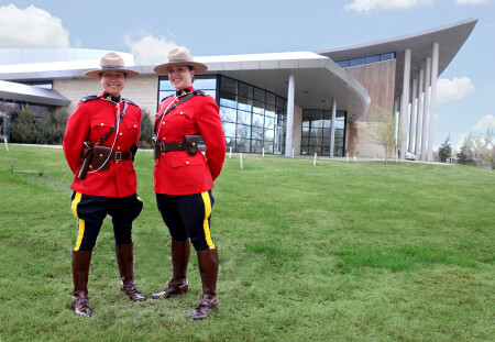 roamlii's tweet image. The galleries in the @RCMPHC explore over a  century of RCMP History with exhibits, live events, and virtual and augmented experiences.

#traveltribe #explorecreate #adventure  #exploresk #pathfinder365 #canadianheritage #canadastrong #canadaproud #canada