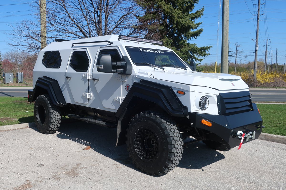TerradyneArmor's tweet image. LAPV Civilian Edition

- 6.7L V8 turbo diesel
- 10 speed automatic
- Off-road package
- 4-link rear air ride suspension
- VIP interior
- GVWR 19,500 lbs
- Payload 5,000 lbs

#ProtectionWithPresence