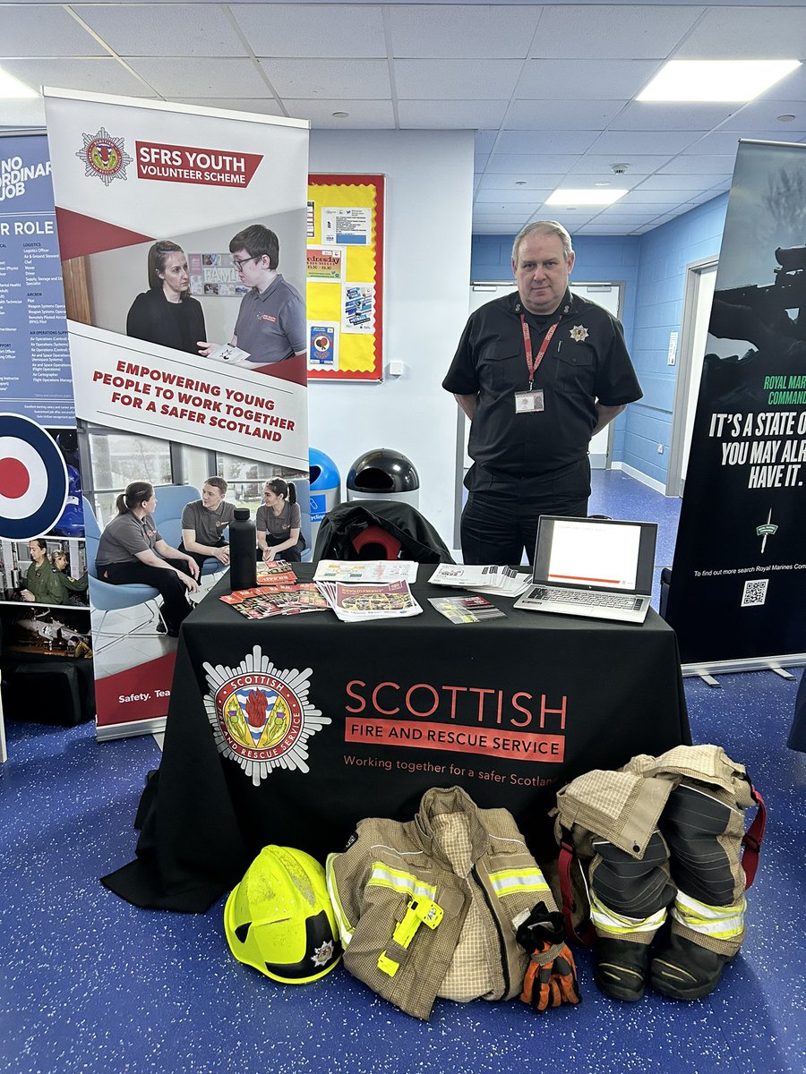 fire_livingston's tweet photo. Careers night @deanschs Wow so busy… lovely to meet you all 🚒🙌🏽🔥 https://t.co/XR9BRdrOUM