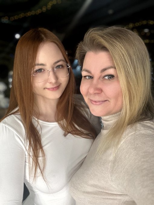 With my mum😇 Are we similar?😁 https://t.co/cd2uJEql4f