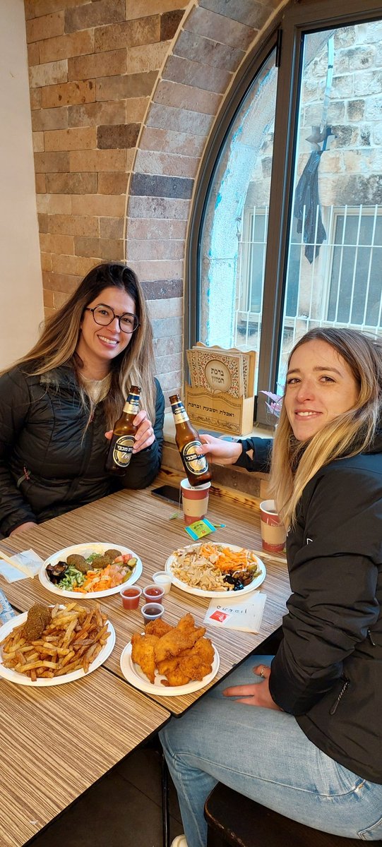 Guide_en_Israel's tweet photo. Visite à  #Jerusalem pour mes touristes d'#Offendorf en #Alsace ! Elles ont passé une journée d'émotions, humour, histoire, géopolitique, gastronomie dans notre belle Capitale d'#Israel !💪 
Contactez moi aussi !
Je vous attends !
Chabat Chalom à tous !😘
#Sionistementvôtre !🇮🇱 https://t.co/KqjqtvBHqE
