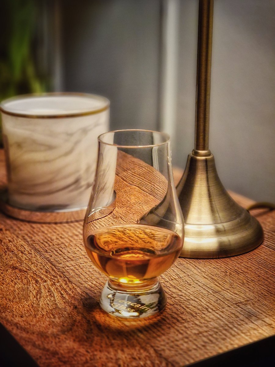 ShutrRelease's tweet photo. @mark_lj That's put me in the mood for this Glenlivet 15 #SlangeVar https://t.co/e8us4rXIrC