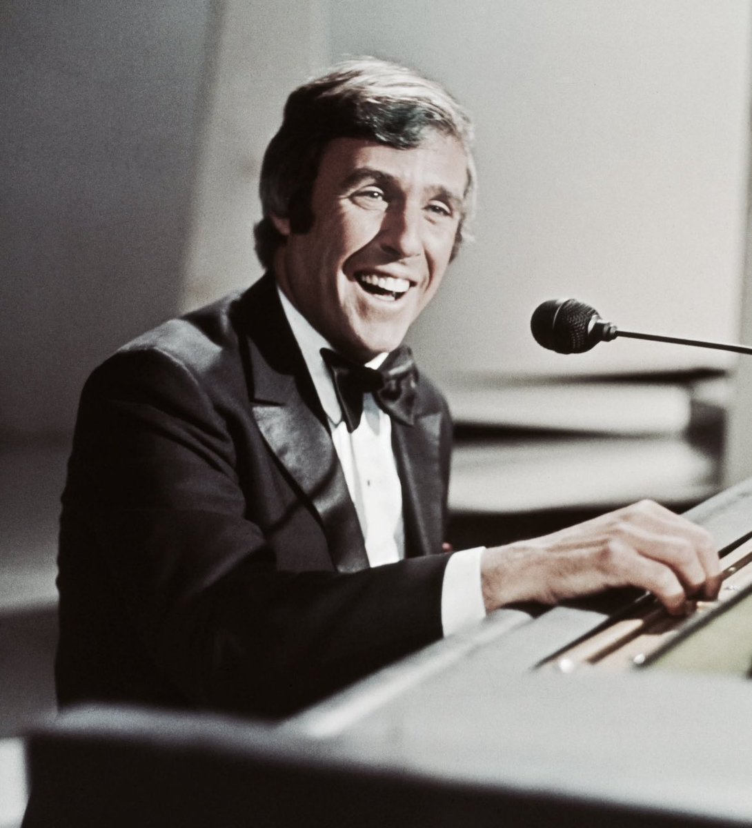 Falleció a los 94 años Burt Bacharach, uno de los grandes compositores de música pop del siglo XX. I Say a Little Prayer, Theme from Arthur, Raindrops Keep Fallin' on My Head, On my own… casi nada
