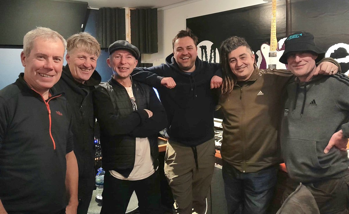 TheNewTonic7's tweet photo. NEW TONIC ππΌ
In the studio, recording a classic track for charity
#yearofthenew https://t.co/6O2qA9YiqZ