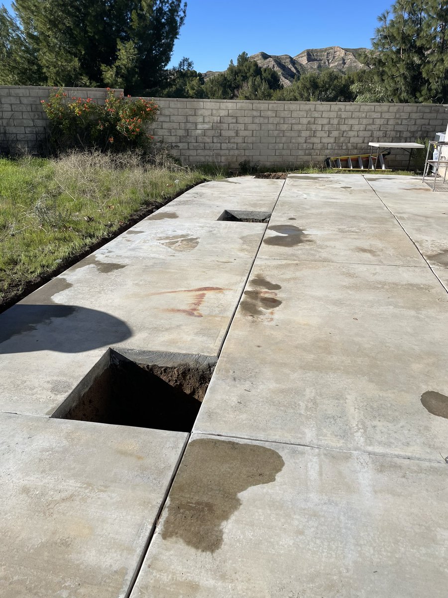 caligirltweets's tweet photo. Day 1 of the Patio Cover Project done - my anxiety is such that I have the attention span of a gnat, and I’m exhausted (at 2:45pm).
Gonna rest, maybe cook a little. And prepare for tomorrow. Prolly in bed early tonight.
#widow #doingitmyself #sofarsogood https://t.co/yotzlViXLU