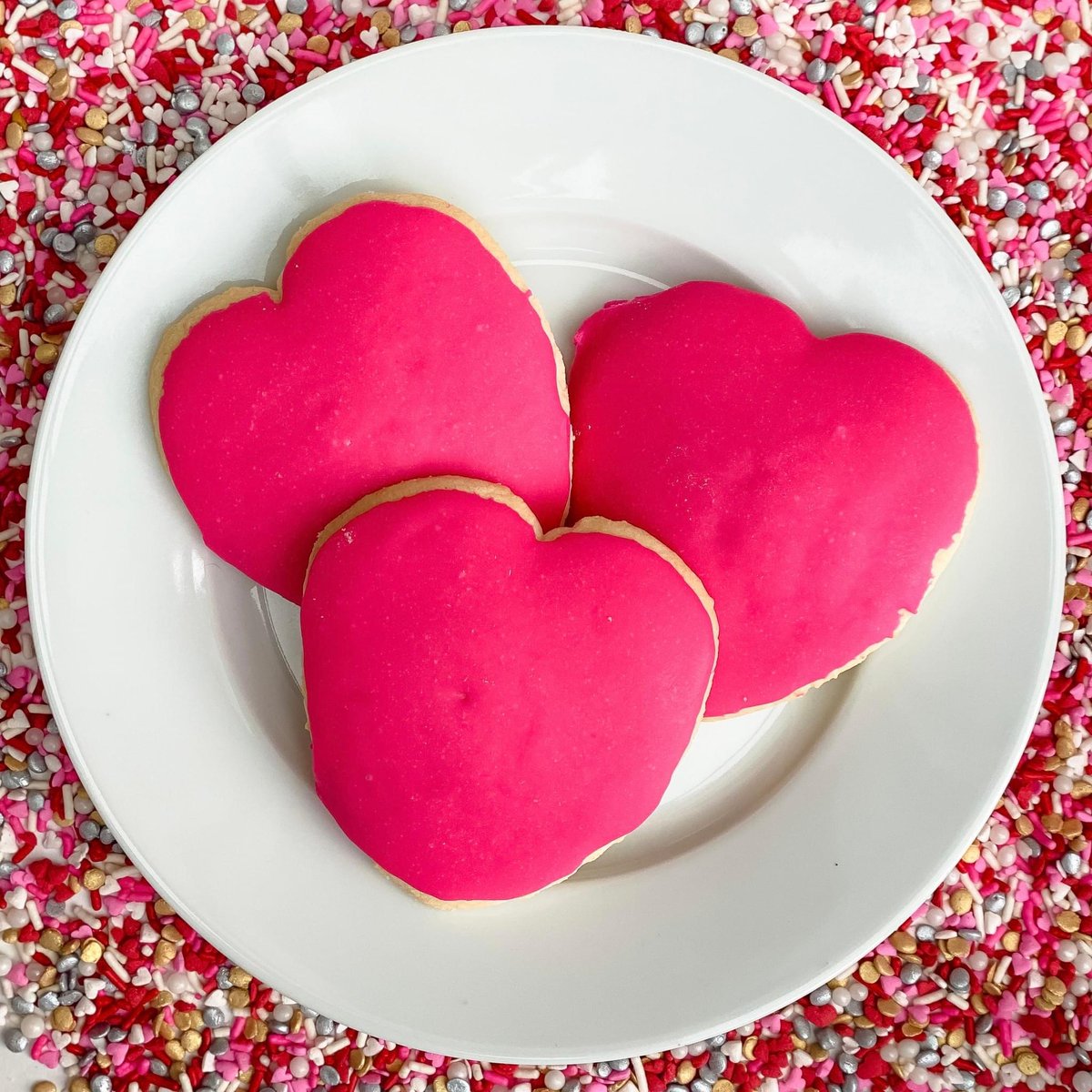 chs_sc_'s tweet photo. Thank you to everyone who ordered their valentine a sweet treat!! Cookies will be delivered Tuesday, February 14th during 4th block! https://t.co/RSVNHZADMi