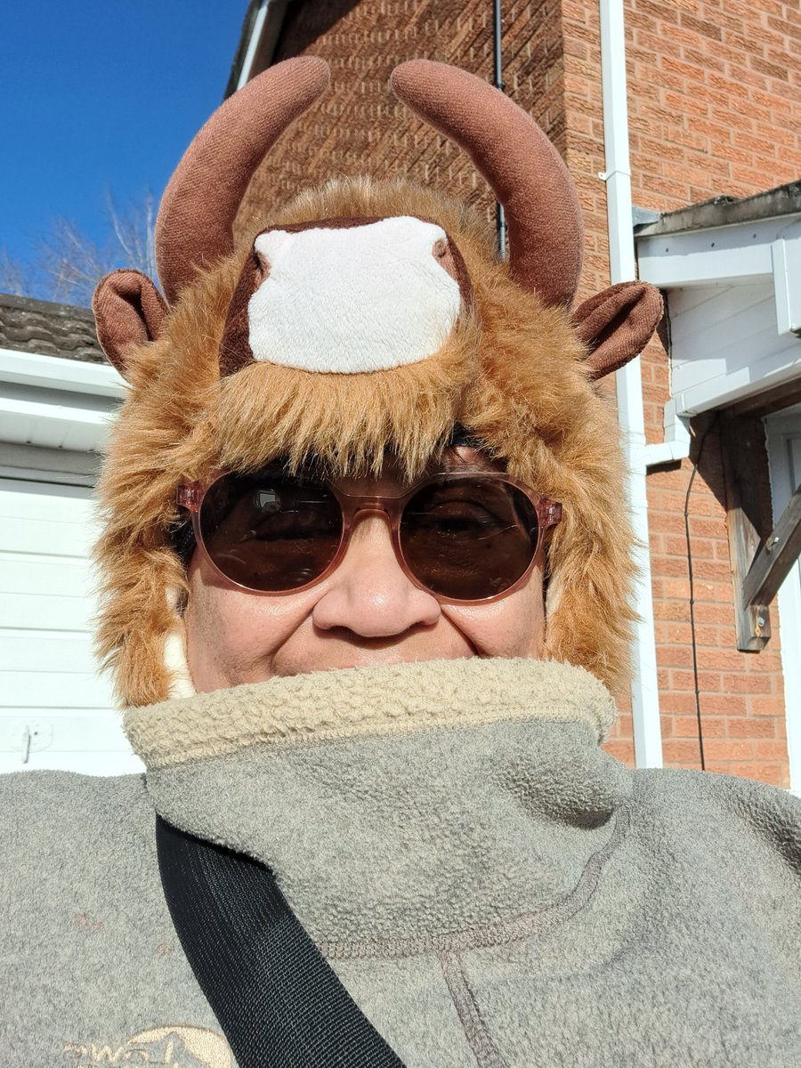 RashmiBarker's tweet photo. Wear a funny hat day 😄 #mentalheathawareness #smilingisgoodforyou
#bekindtoyourself #selflove #selfie #gettingsomesun https://t.co/cfhgE7ESwO